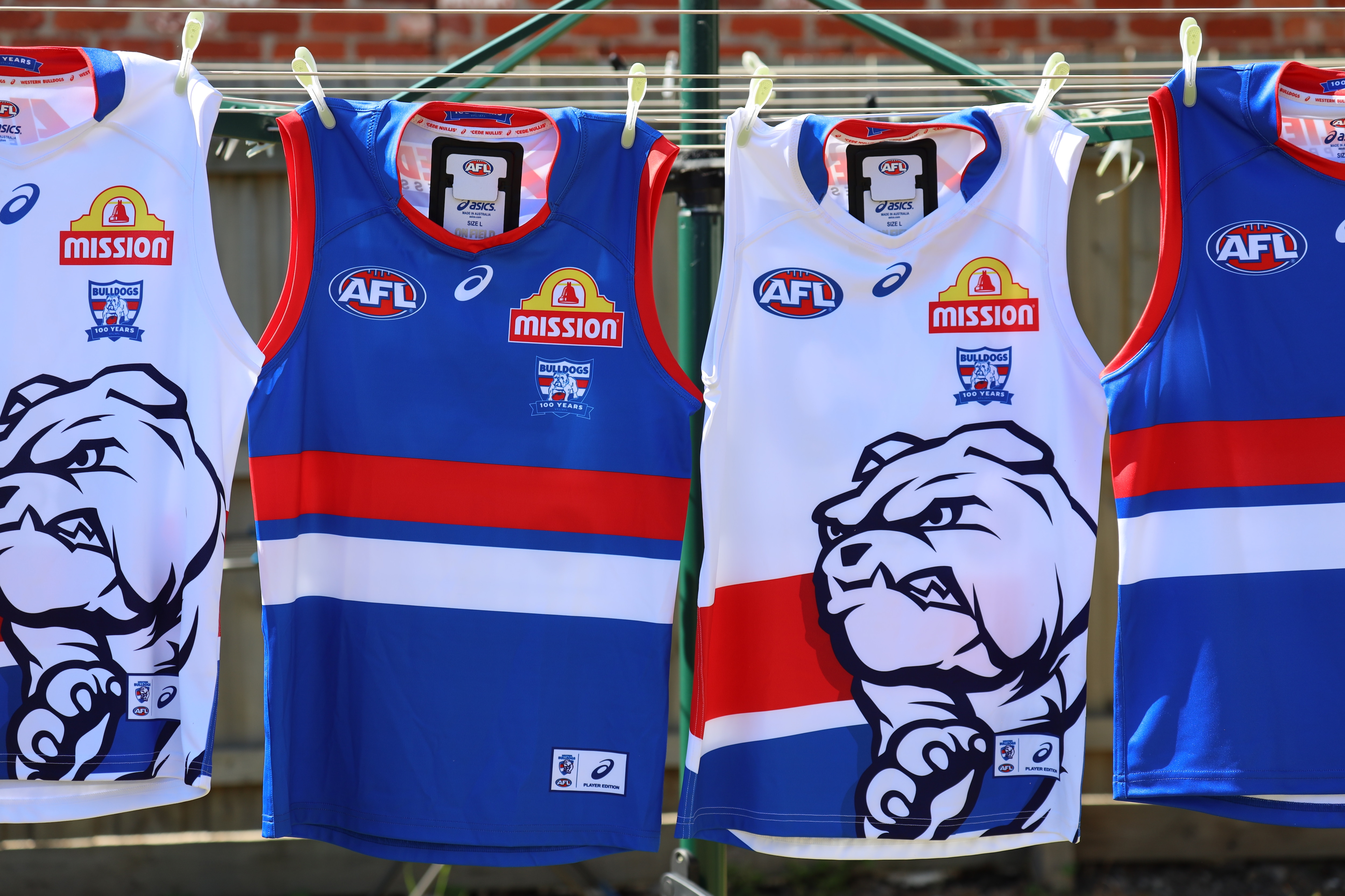 Maillot AFL Western Bulldogs Rétro - Issue Joueur Lachie Hunter - Asics, Occasion Bon état