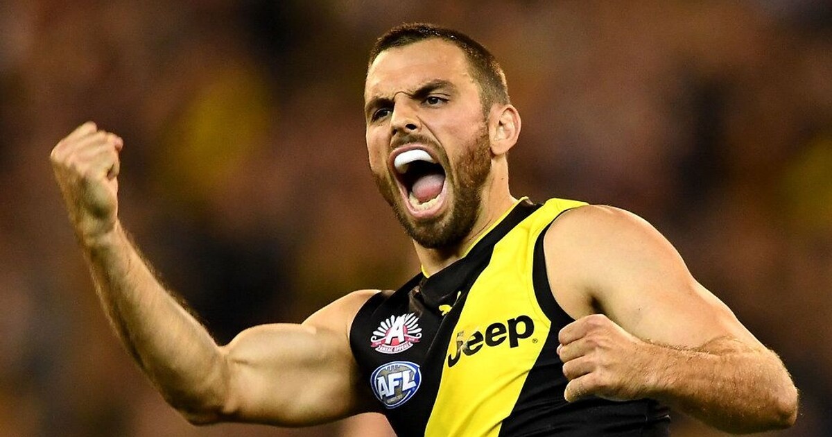 Ten Facts: Get to know Sam Lloyd